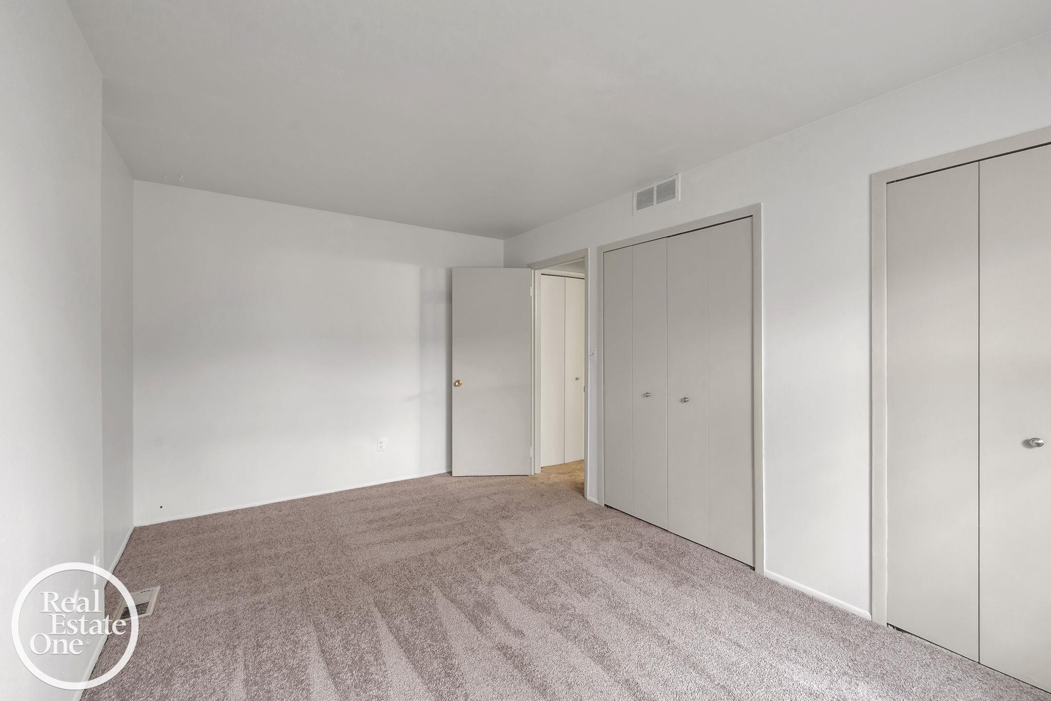 29225 Hayes Road Warren, MI 48088 - Photo 21 of 27 50222292-5ea274fa-102f-4c5d-9488-fafdff52b409.JPG