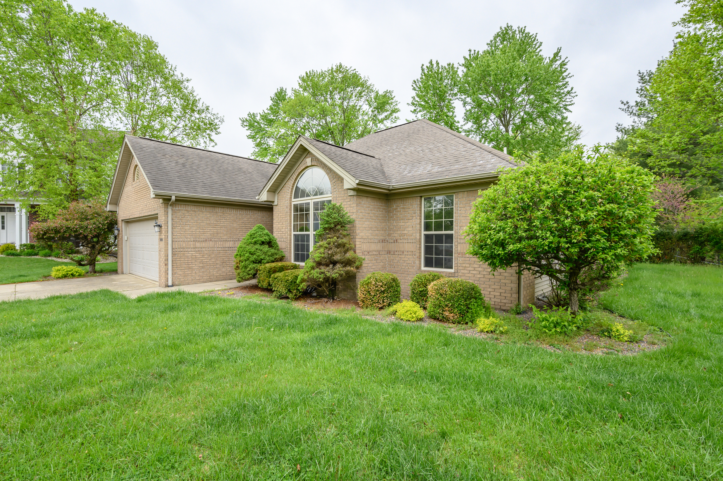 3988 Jonathan Ridge Columbus, IN 47201 - Photo 3 of 29