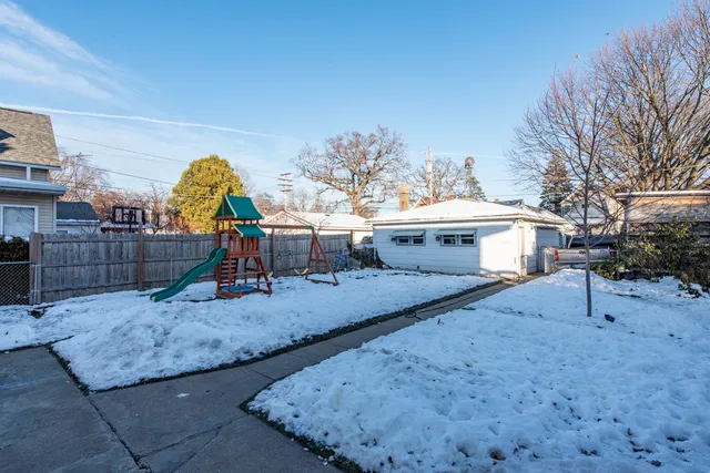 $240,000 | 519 North Ash Street, Waukegan, IL 60085