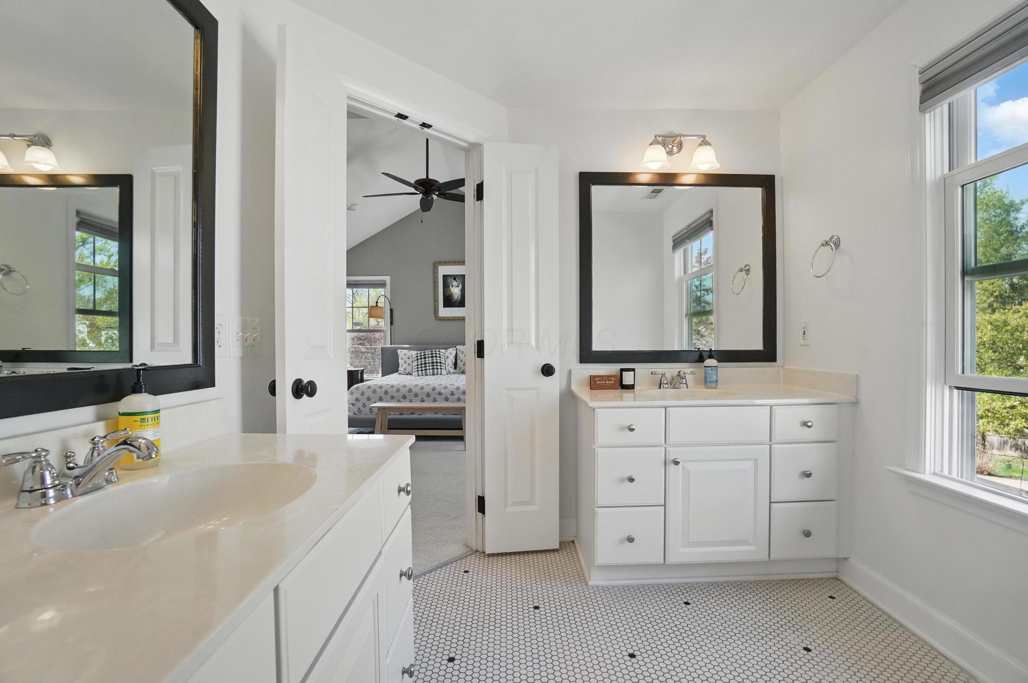 1611 Grenoble Road Columbus, OH 43221 - Photo 33 of 54 Owner En-Suite
