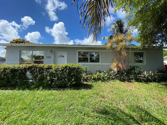 $432,400 | 1121 Northeast 214th Street, Miami, FL 33179
