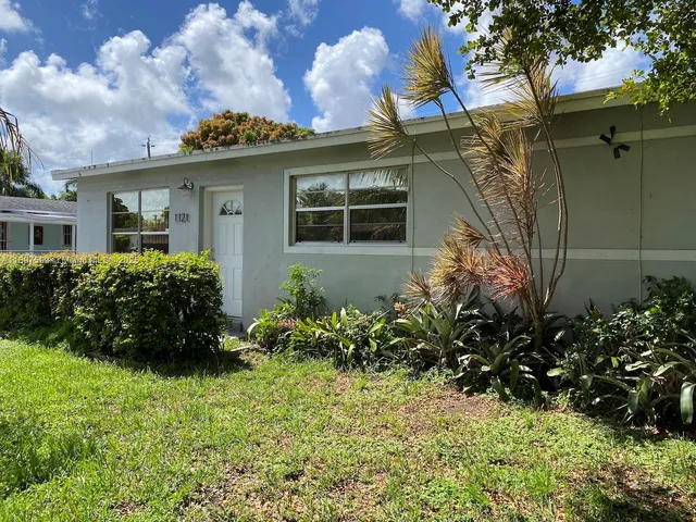 $432,400 | 1121 Northeast 214th Street, Miami, FL 33179