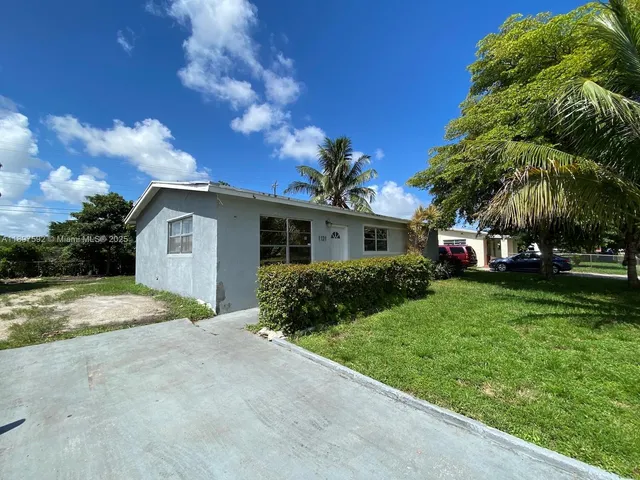 $432,400 | 1121 Northeast 214th Street, Miami, FL 33179