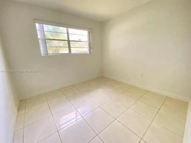 $432,400 | 1121 Northeast 214th Street, Miami, FL 33179