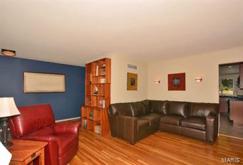 811 Brookvale Terrace Ballwin, MO 63021 - Photo 4 of 17 Gallery Image 4
