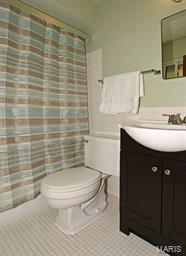 811 Brookvale Terrace Ballwin, MO 63021 - Photo 9 of 17 Gallery Image 9