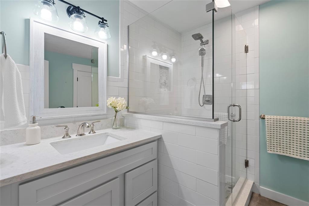 142 Sober Road Leechburg, PA 15656 - Photo 19 of 41 Master Bath