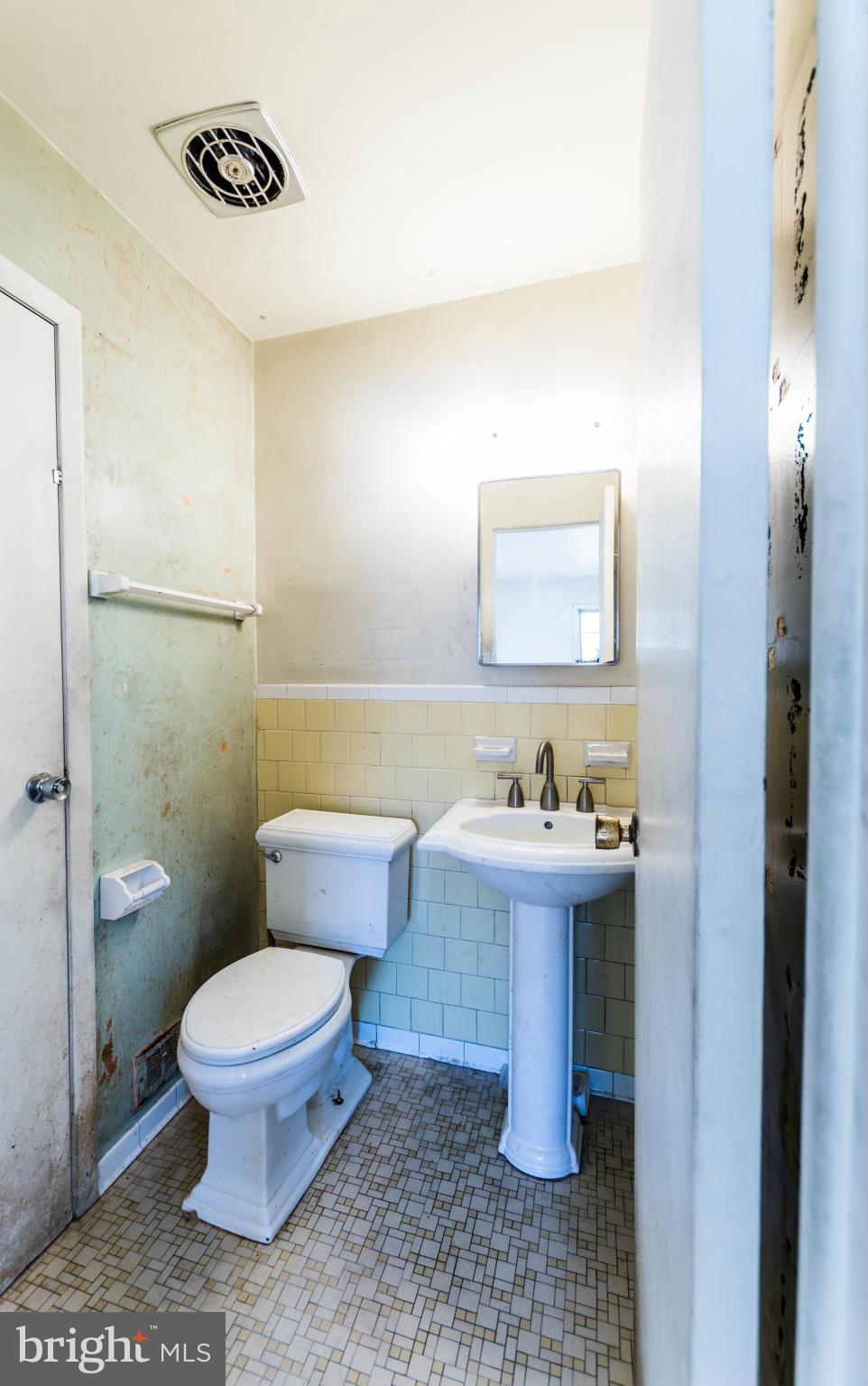 4202 Elby Street Silver Spring, MD 20906 - Photo 16 of 25 Bath