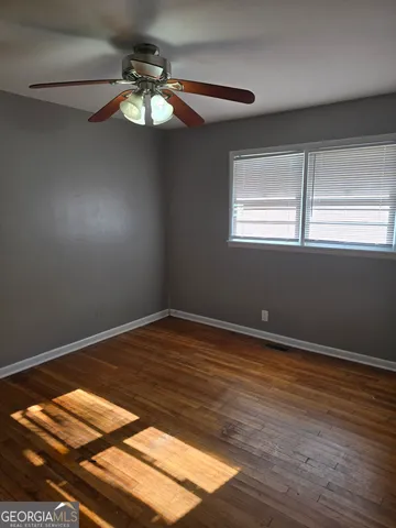 en empty room with wooden floor