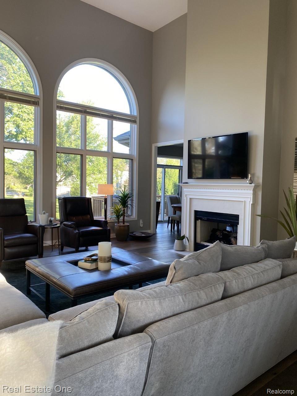 526 Springview Drive Rochester, MI 48307 - Photo 14 of 96 Great rm