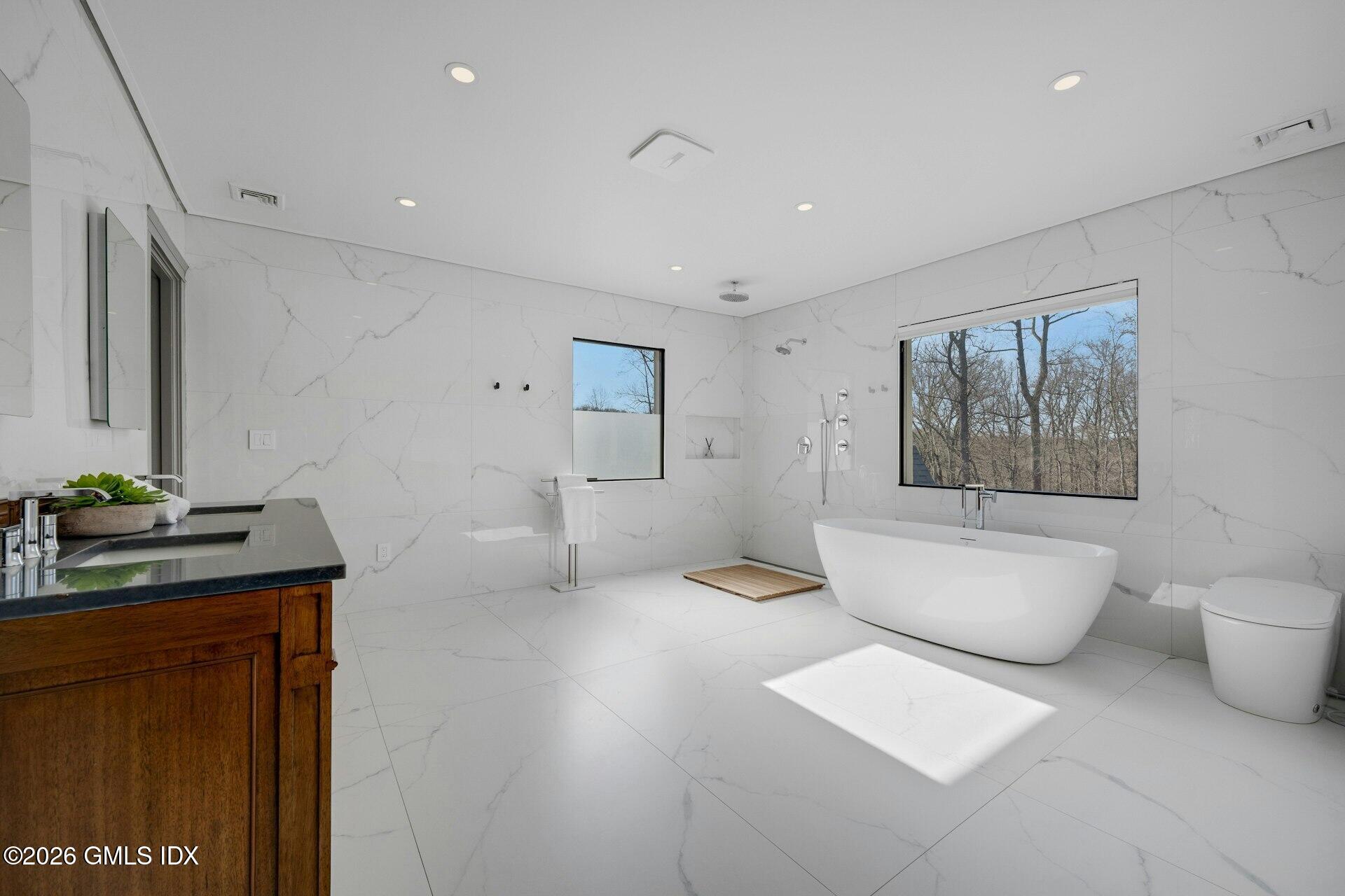 25 Wildwood Road Stamford, CT 06903 - Photo 22 of 42 Primary bath