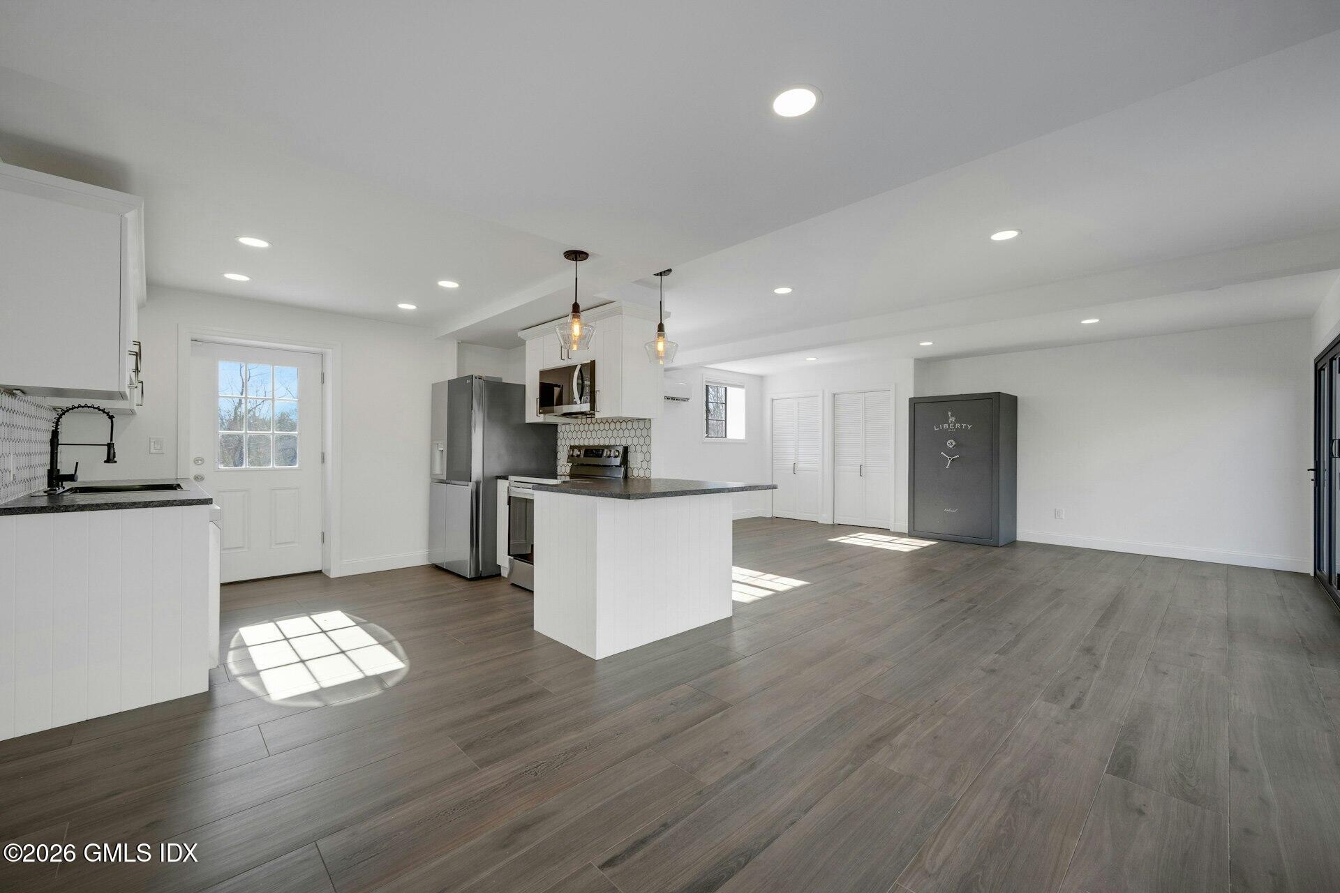 25 Wildwood Road Stamford, CT 06903 - Photo 30 of 42 In law suite