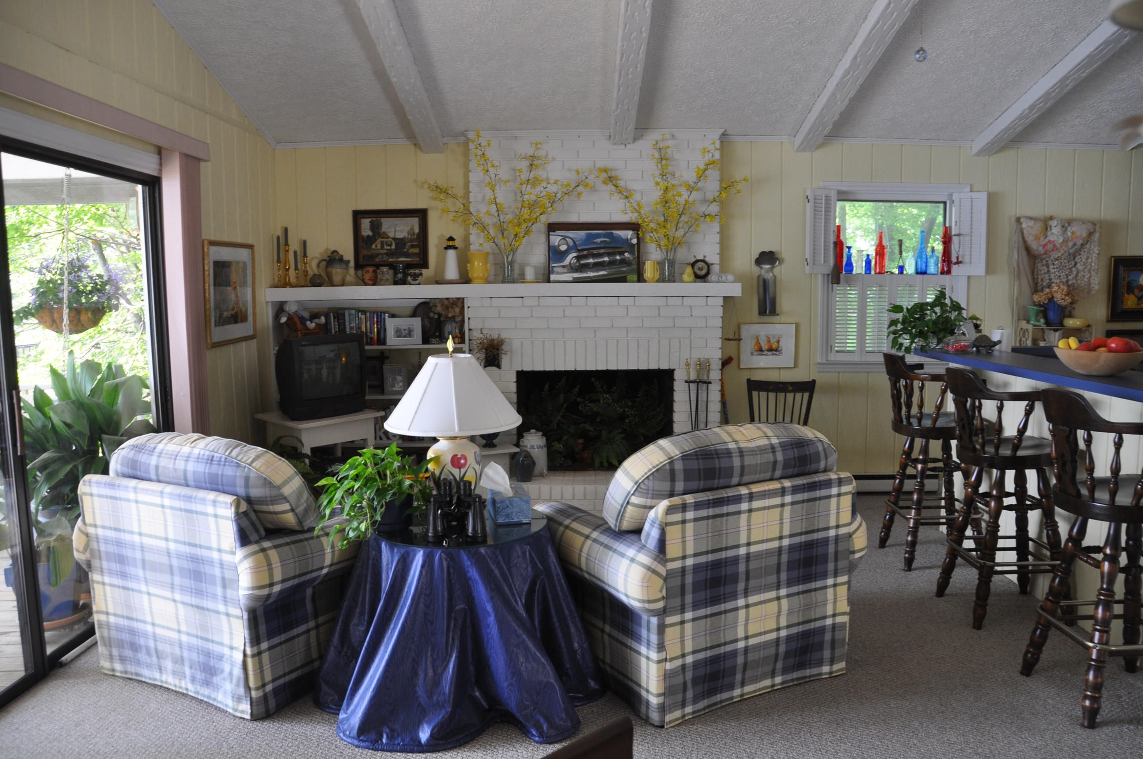 302 Hardy Road Penhook, VA 24137 - Photo 6 of 23 Warm welcoming feel