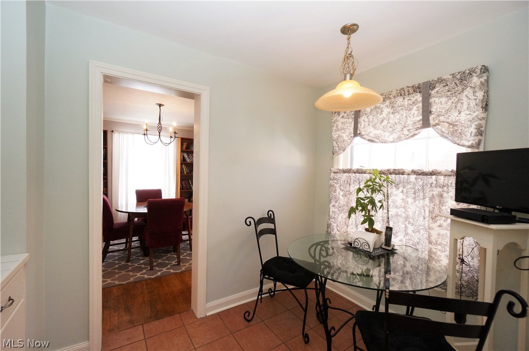 2373 Queenston Road Cleveland, OH 44118 - Photo 9 of 33 Gallery Image 9