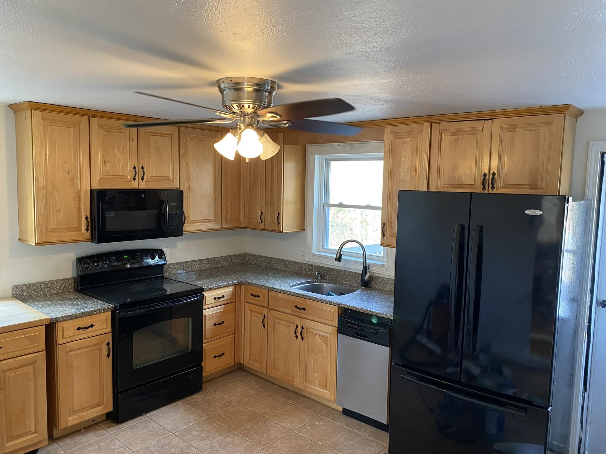716 Lucas Road Londonderry, NH 03053 - Photo 8 of 28
