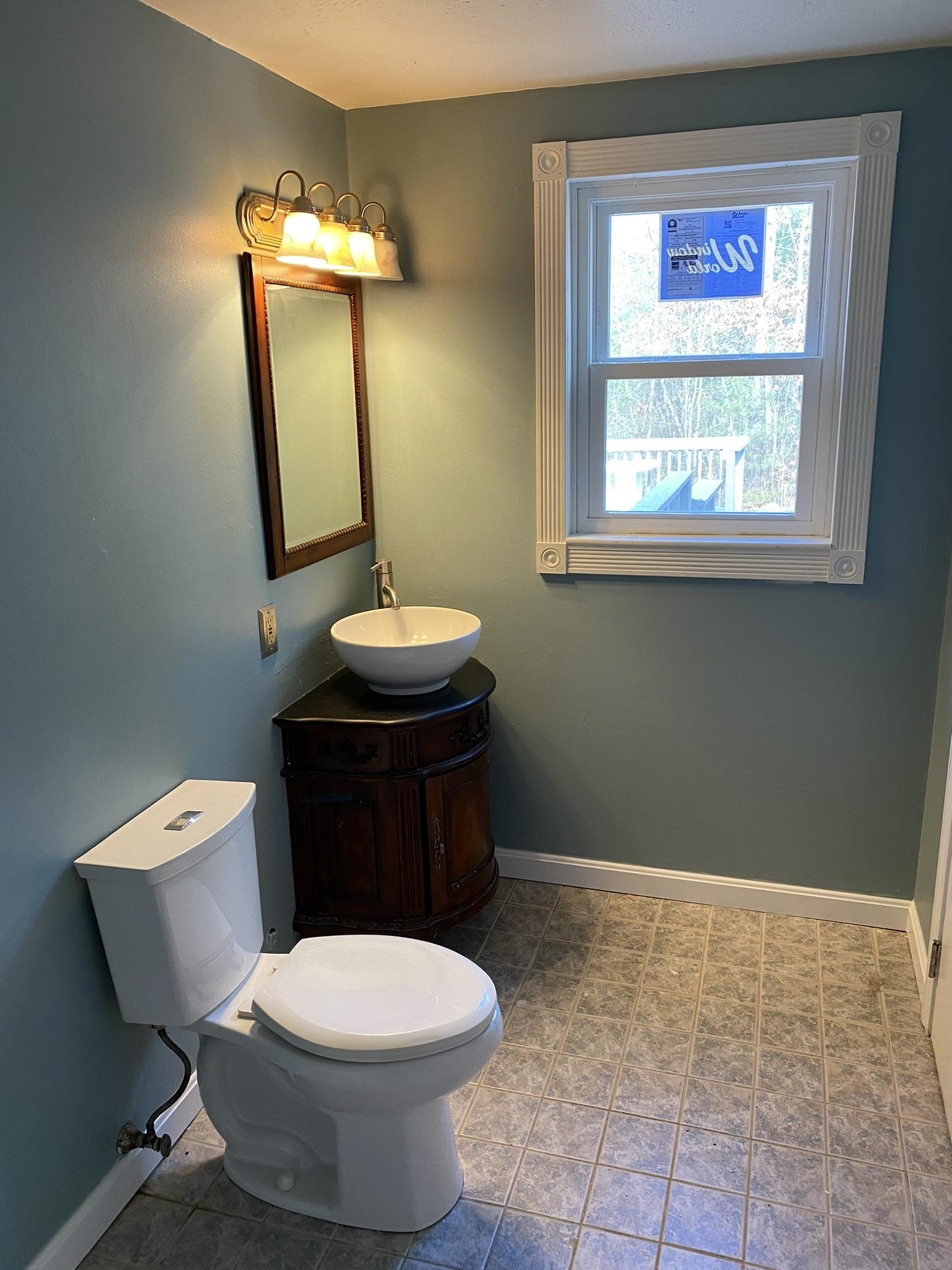 716 Lucas Road Londonderry, NH 03053 - Photo 9 of 28