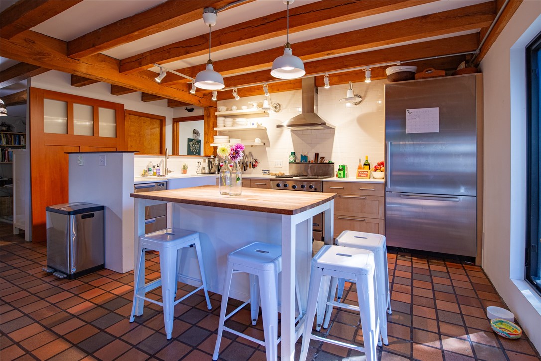 310 3rd Beach Road Middletown, RI 02842 - Photo 13 of 40