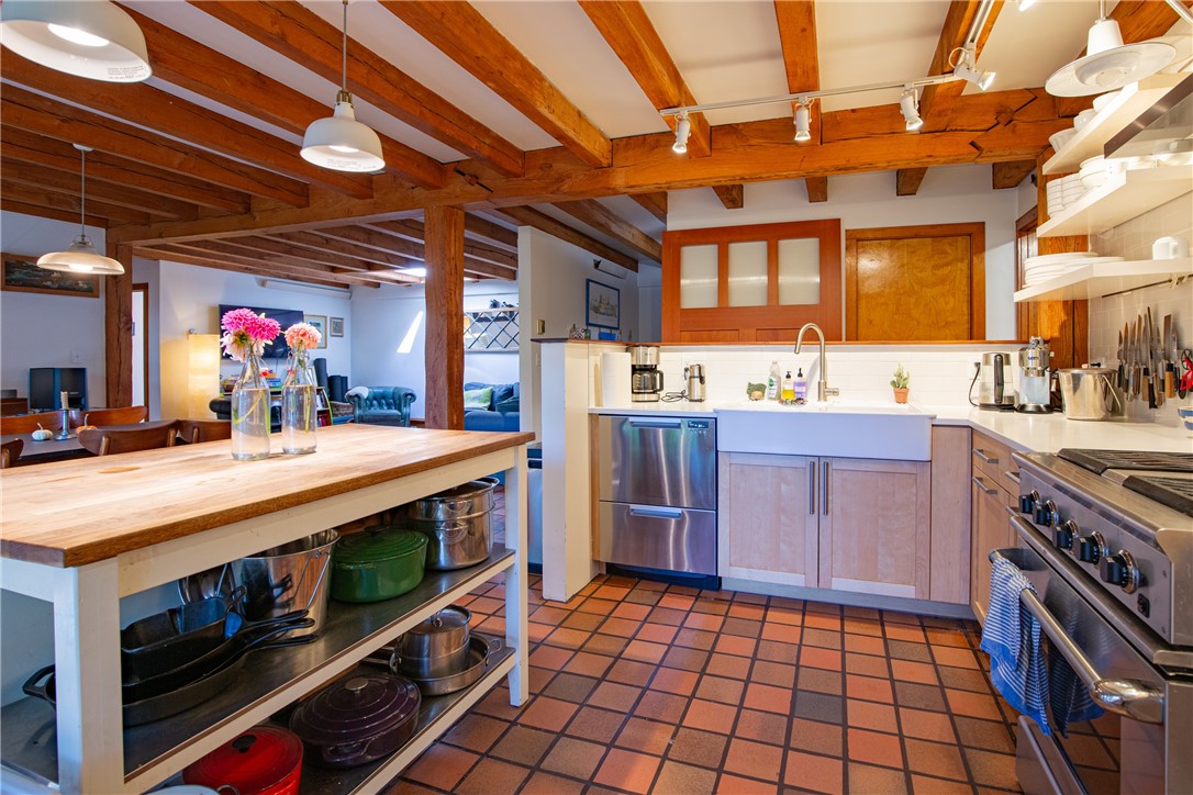 310 3rd Beach Road Middletown, RI 02842 - Photo 15 of 40