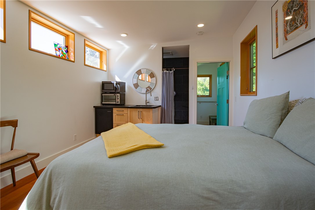 310 3rd Beach Road Middletown, RI 02842 - Photo 34 of 40