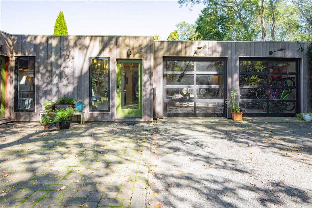 310 3rd Beach Road Middletown, RI 02842 - Photo 4 of 40