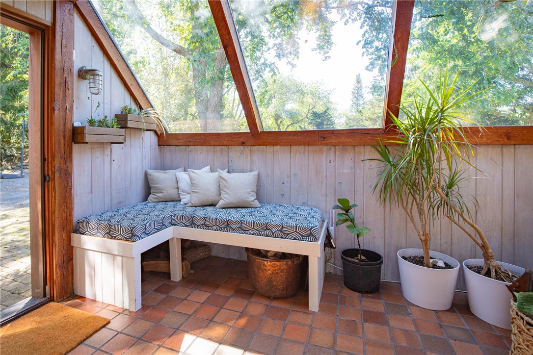 310 3rd Beach Road Middletown, RI 02842 - Photo 9 of 40