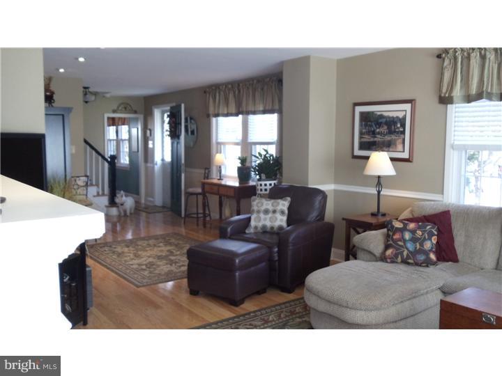1360 Melvin Road Phoenixville, PA 19460 - Photo 9 of 20 Living Room