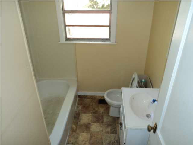 2590 McDowell Circle Jackson, MS 39204 - Photo 6 of 9 Photo 6