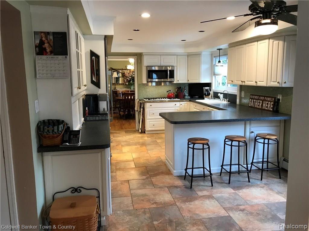 30072 Wicklow Road Farmington Hills, MI 48334 - Photo 16 of 47