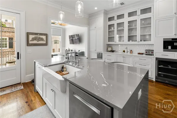 $2,999,950 | 105 East Gordon Street, Savannah, GA 31401