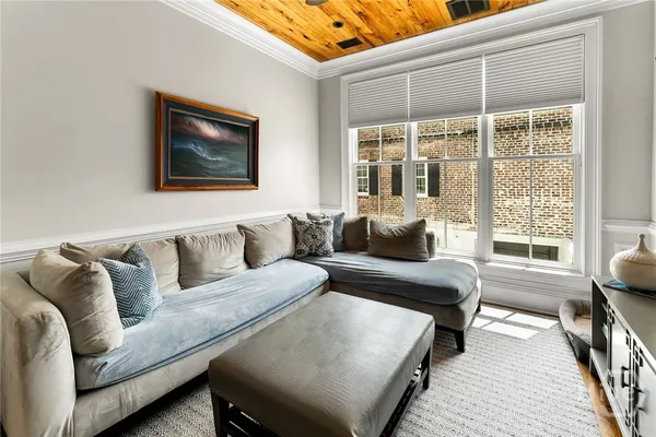 $2,999,950 | 105 East Gordon Street, Savannah, GA 31401