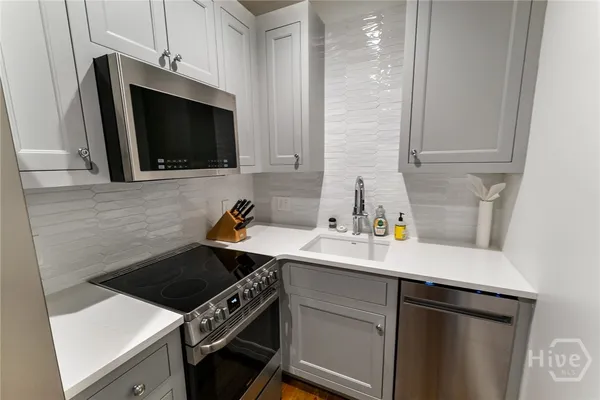 $2,999,950 | 105 East Gordon Street, Savannah, GA 31401