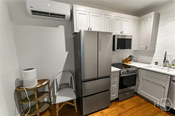 $2,999,950 | 105 East Gordon Street, Savannah, GA 31401