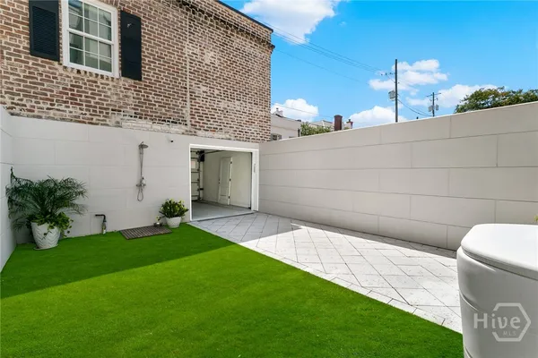 $2,999,950 | 105 East Gordon Street, Savannah, GA 31401