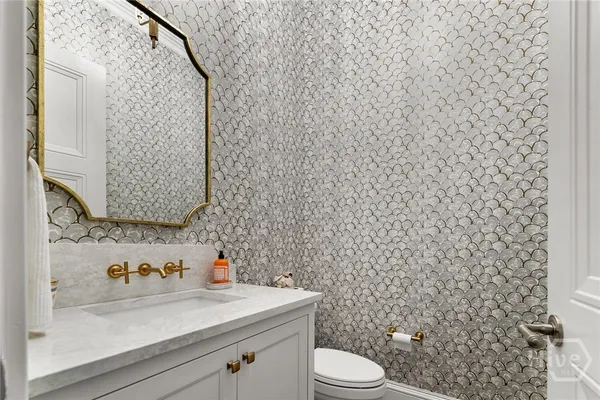 $2,999,950 | 105 East Gordon Street, Savannah, GA 31401