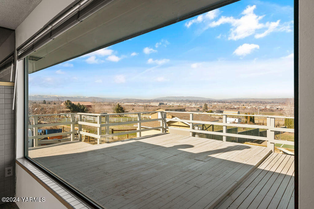 1005 Meadowbrook Road Yakima, WA 98903 - Photo 15 of 39 a view of a balcony with an ocean view