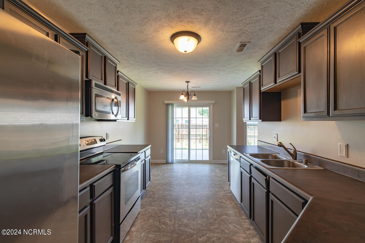 220 Merin Height Road Jacksonville, NC 28546 - Photo 6 of 18