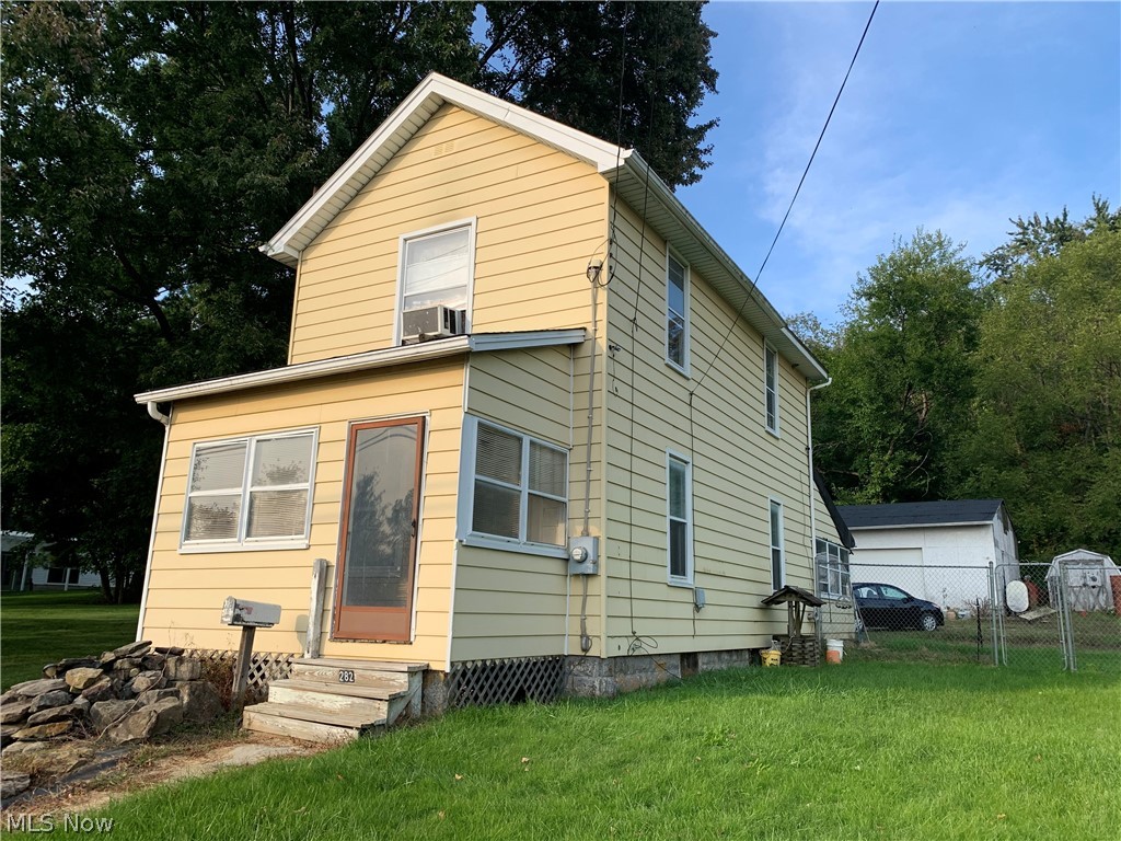 282 Broad Street Struthers, OH 44471 - Photo 2 of 10
