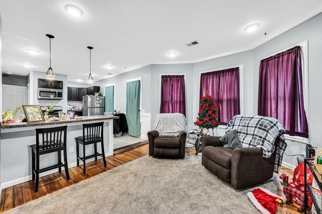 74-76 Clantoy Street Springfield, MA 01104 - Photo 4 of 32 Gallery Image 4