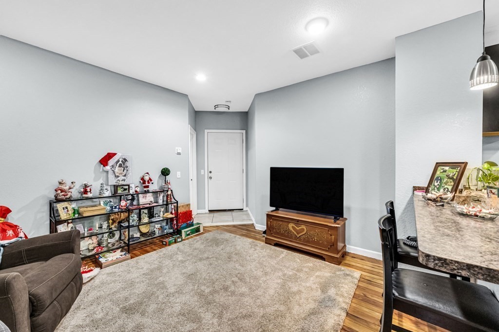 74-76 Clantoy Street Springfield, MA 01104 - Photo 10 of 32 Gallery Image 10