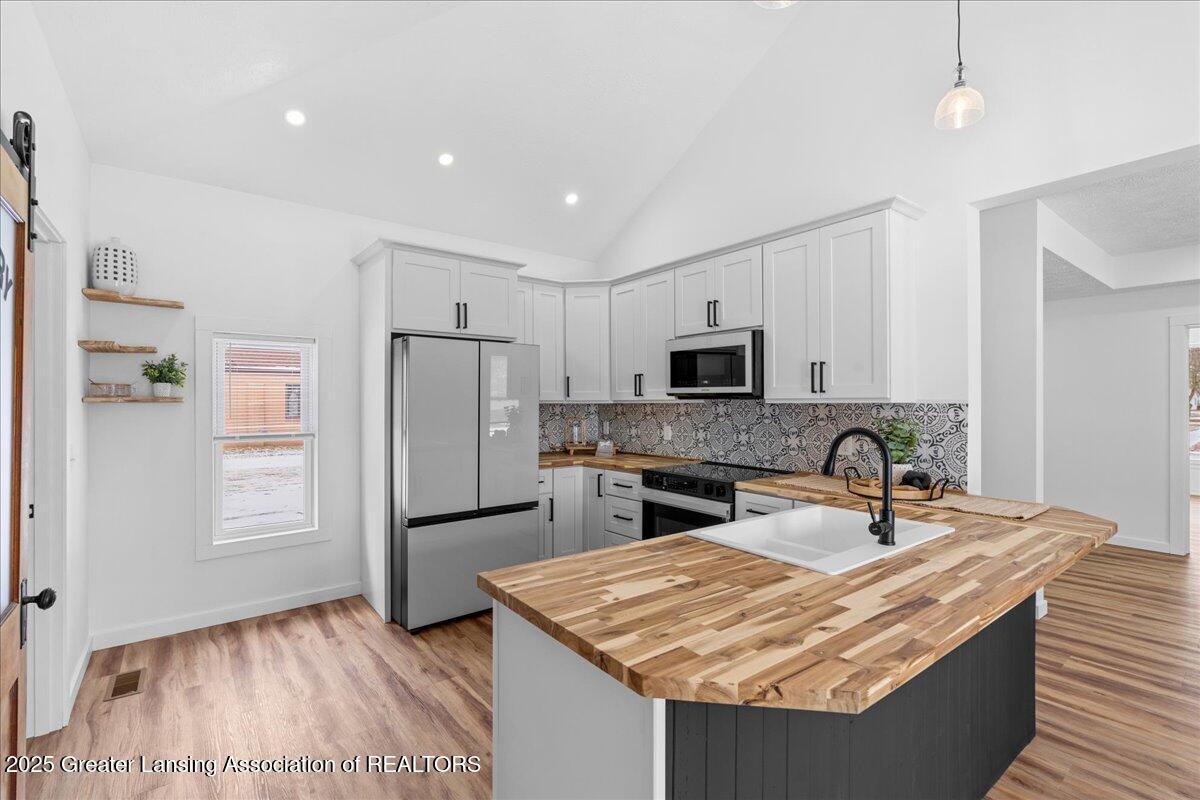 511 North Lansing Street St. Johns, MI 48879 - Photo 8 of 36 18-Media Jett - 26