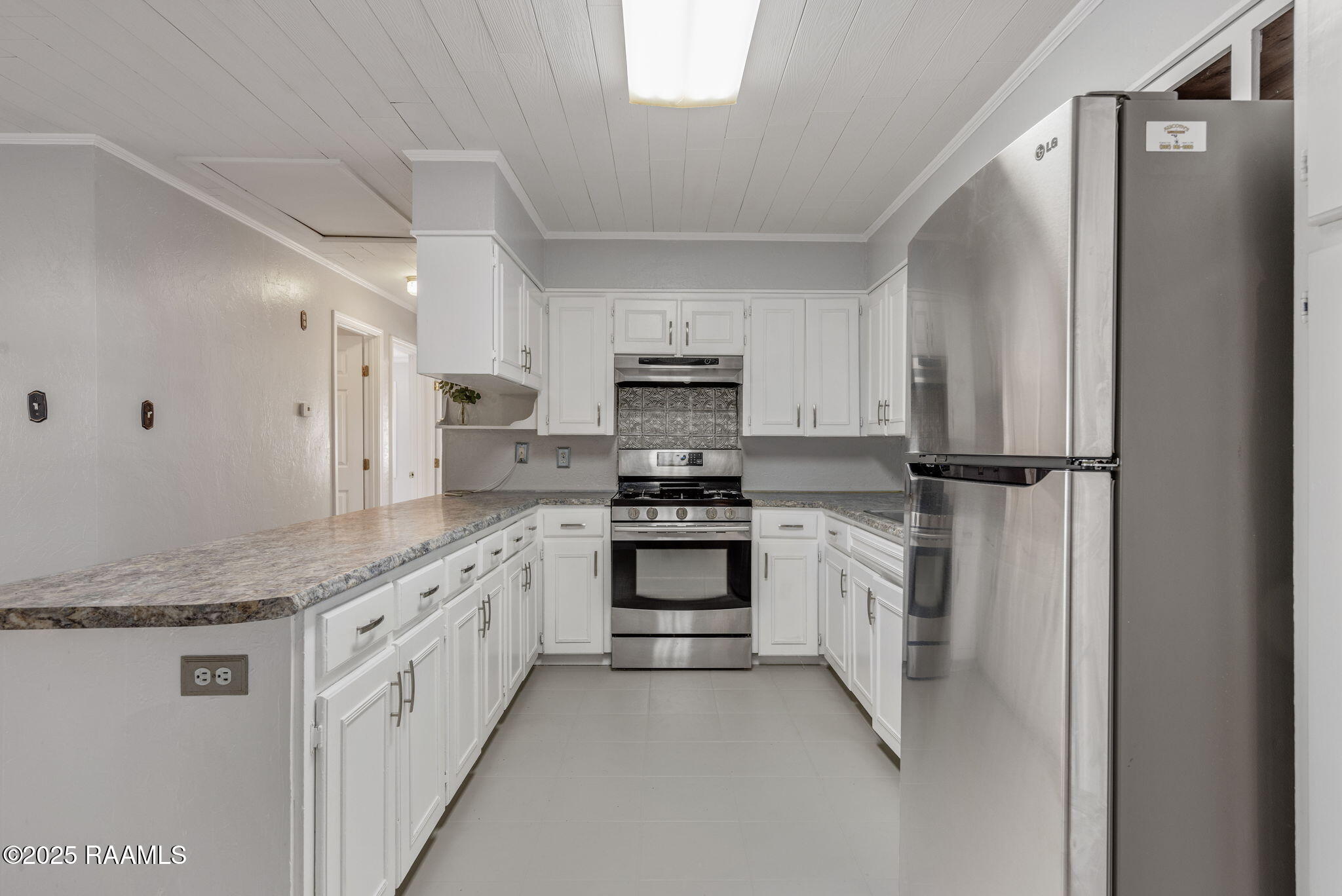 504 3rd Street Broussard, LA 70518 - Photo 20 of 24 Kitchen