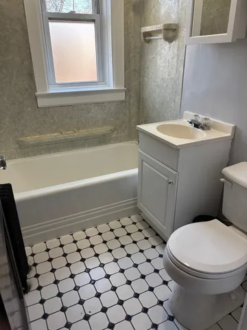 $1,300 | 10904 South Avenue D, Unit 2N, Chicago, IL 60617