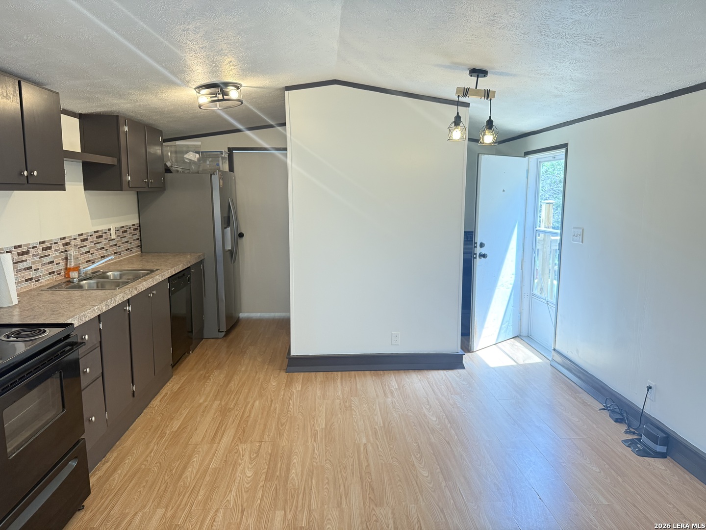 592 Private Road 1508 Bandera, TX 78003 - Photo 3 of 17