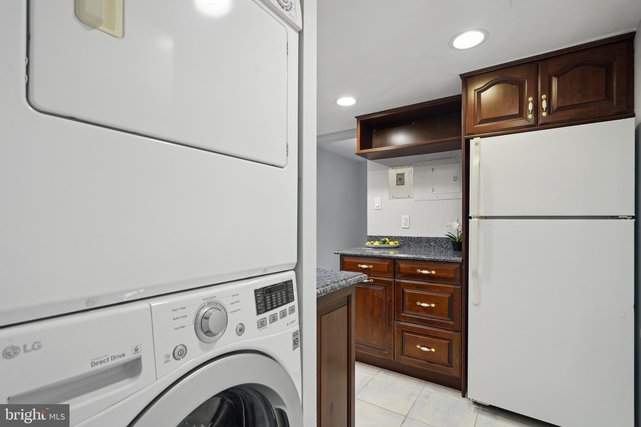 1525 Northgate Square, Unit 12C Reston, VA 20190 - Photo 8 of 23 Washer / Dryer In-Unit