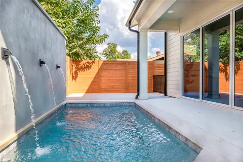 $1,099,000 | 1702 Pennsylvania Avenue, Austin, TX 78702