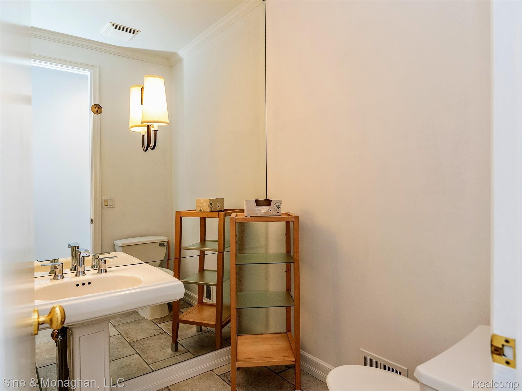 855 Rivenoak Street Birmingham, MI 48009 - Photo 29 of 55 DSC_6728.jpg
