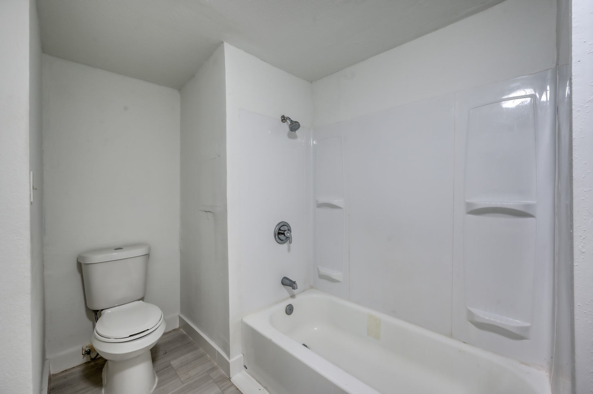 29906 Hunters, Unit B Magnolia, TX 77355 - Photo 17 of 25 a bathroom with a toilet and a bathtub