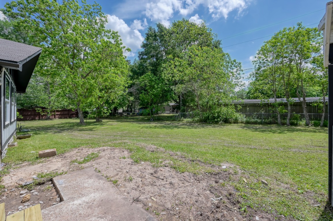 29906 Hunters, Unit B Magnolia, TX 77355 - Photo 22 of 25 Large backyard.