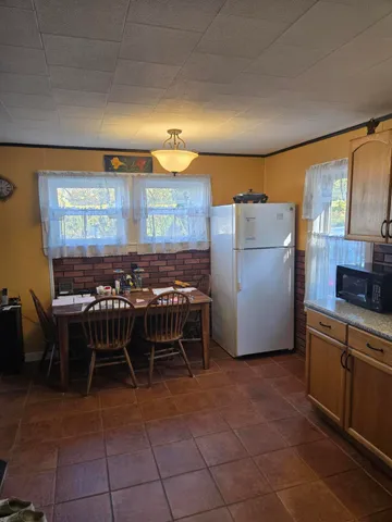 $250,000 | 2549 Highway 202, Winthrop, ME 04364