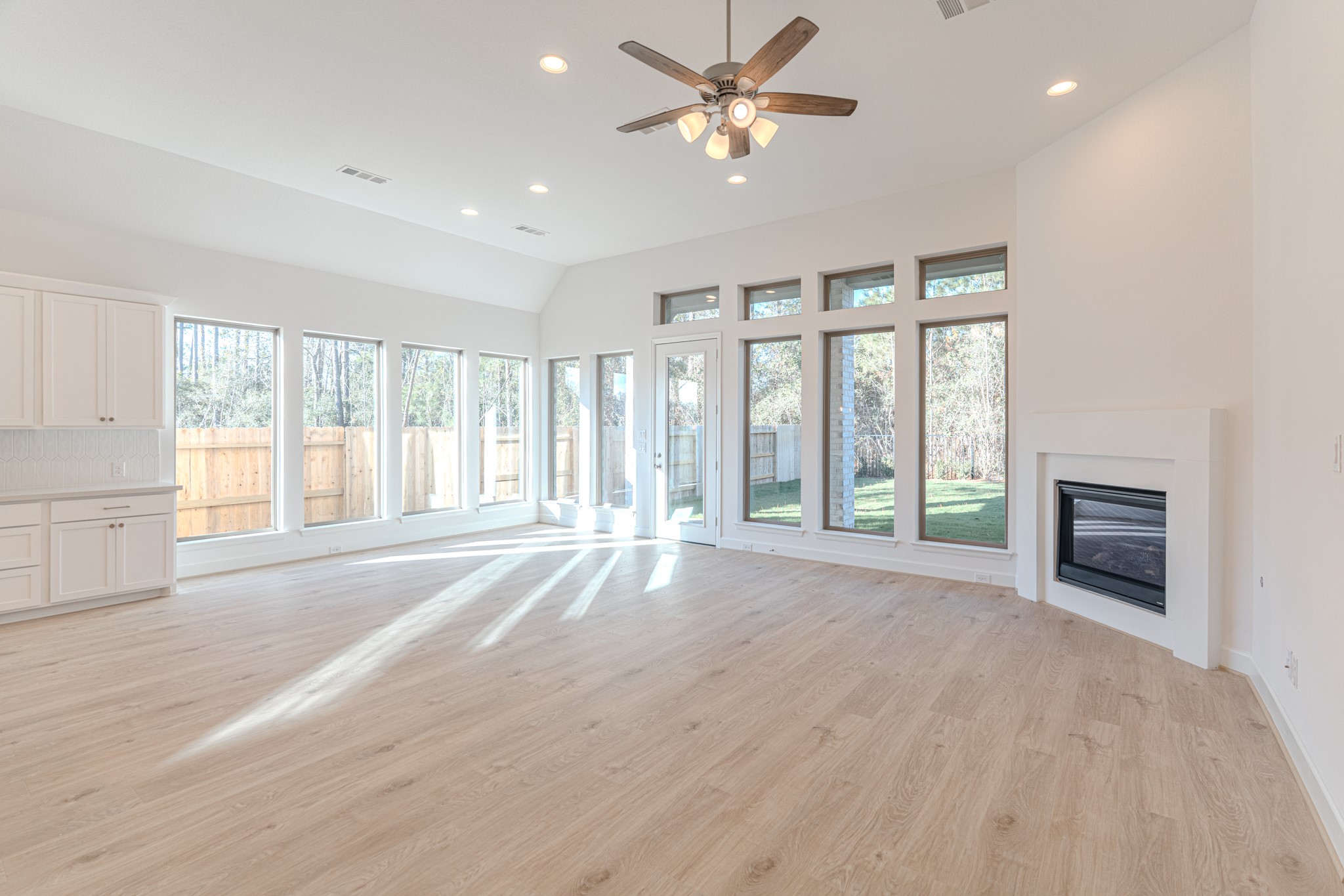 15910 Mahogany Mist Drive Conroe, TX 77302 - Photo 14 of 43